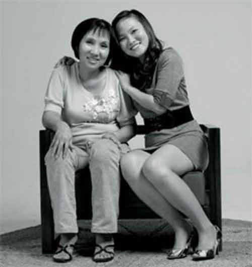 Chị Lý Ngọc Liên (trái)